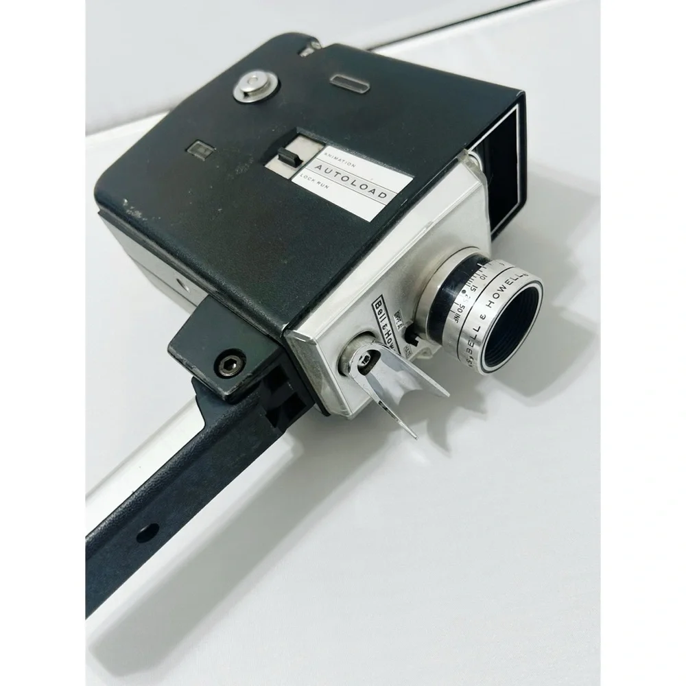 Vintage Bell & Howell Autoload Handheld Camera - Picture 3 of 7